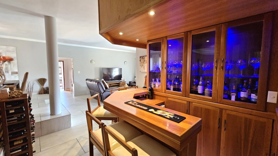 4 Bedroom Property for Sale in Ifafi North West